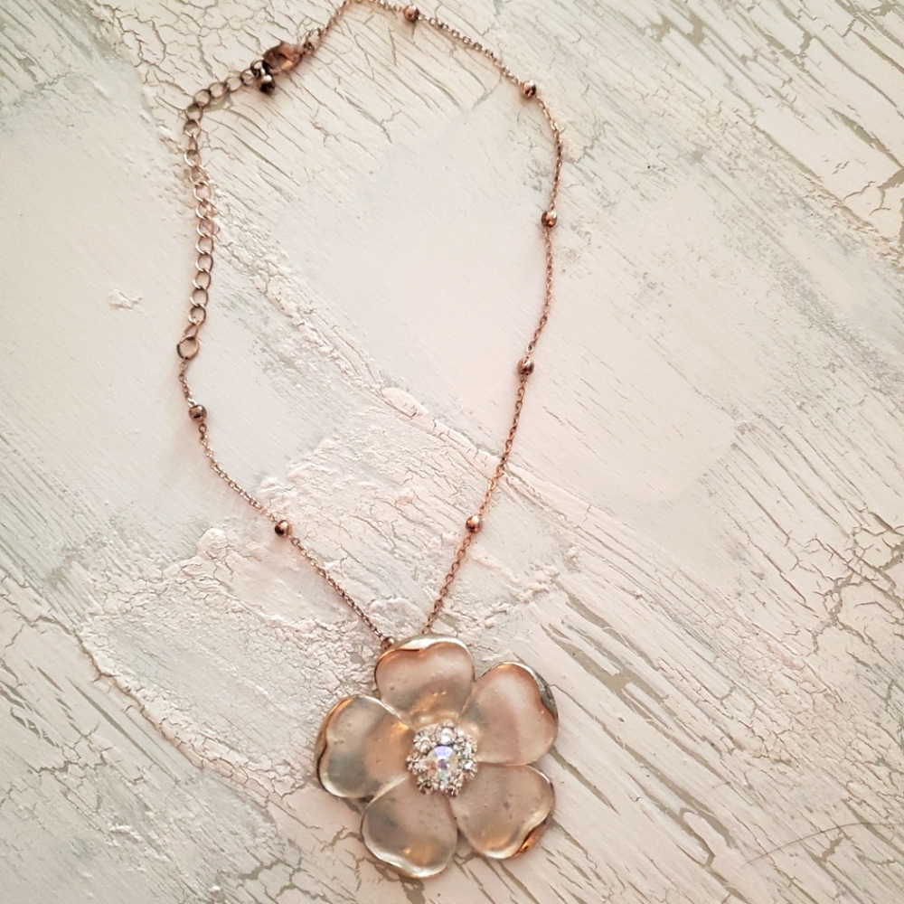 Vintage flower choker